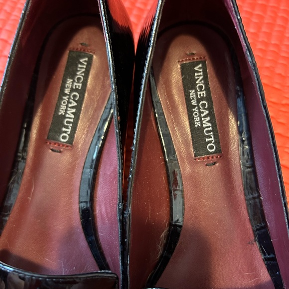 Vince Camuto Women’s black faux crocodile glossy slip on shoes size 8 - Picture 2 of 4